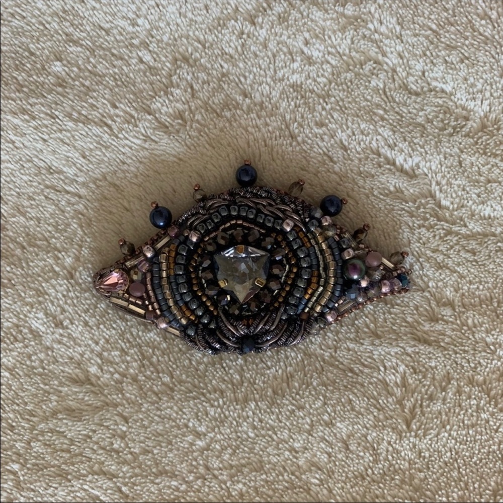 Beautiful brooch new